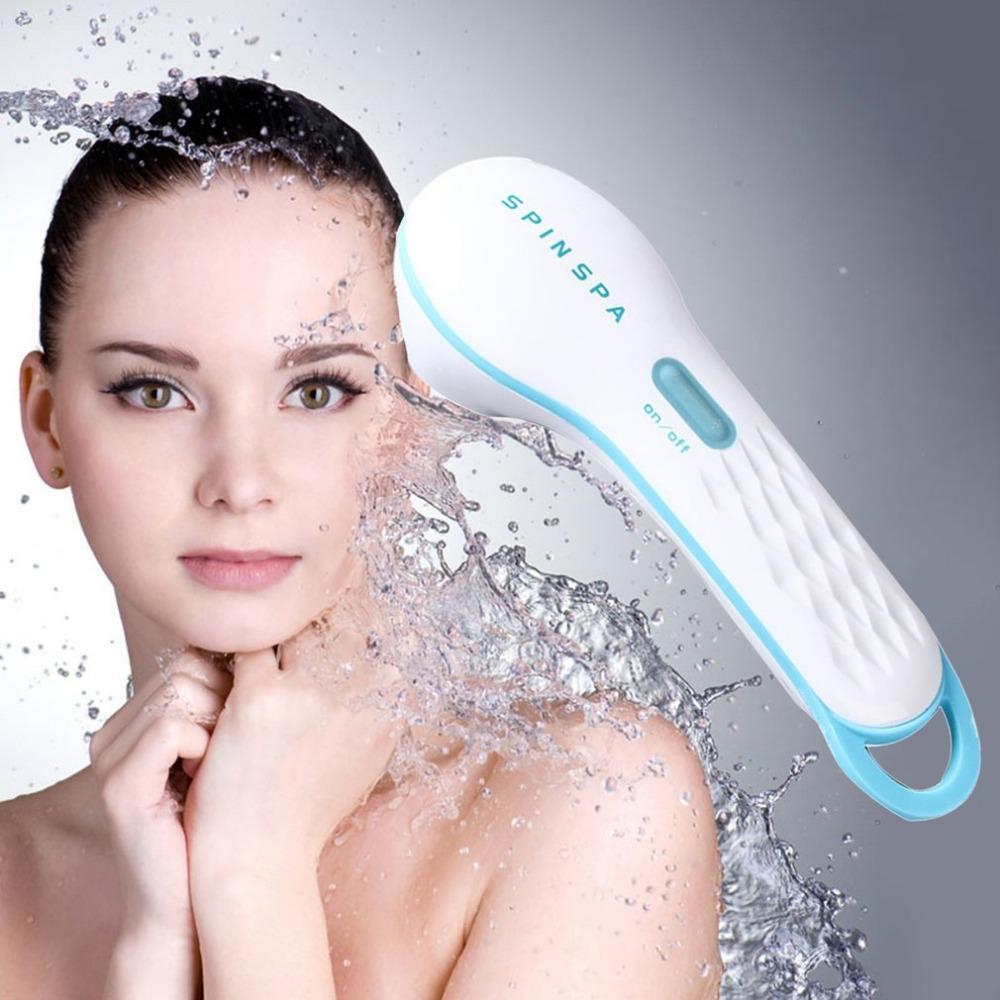 Nettoyant Électrique pour le Visage avec eau, exfoliation et design compact pour un teint éclatant.